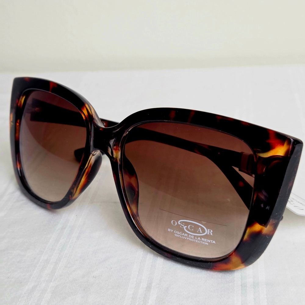 Oscar de la Renta Oversized Tortoise Square Sunglasses Gradient Brown Lenses